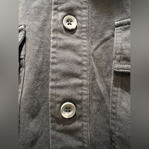 Like New: Vuori Mackenzie Cropped Shirt Jacket * Washed Black * Medium - Picture 10 of 11